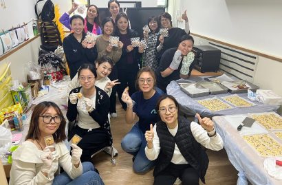 家長義工協助製作曲奇作美食義賣